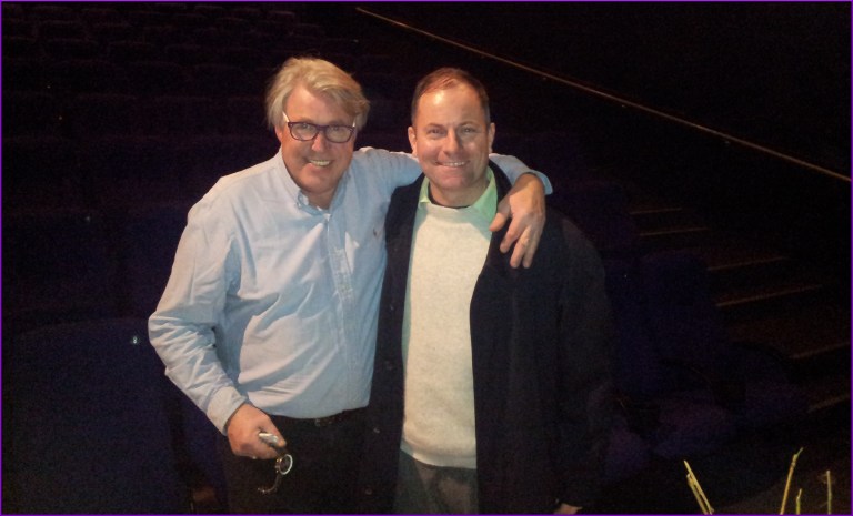 Det var et interessant møte med Finn Schjøll. Gjennom sin entusiastiske fortellerstil suser han gjennom livets god og mindre gode sider. Ikke så rent sjelden med noen gode råd på følget. Moral og sannhet har han lite sans for. For hva er sannhet? 