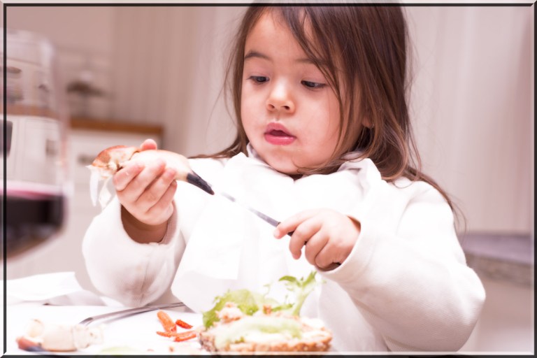 Det gjelder å få ut alt det deilige krabbekjøttet fra klørne. 