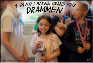 Lykke-Merlot koste seg på Barne Grand Prix i Drammen. Pappa syntes hun spilte veldig bra. En første plass ble det med seks av seks seire. 