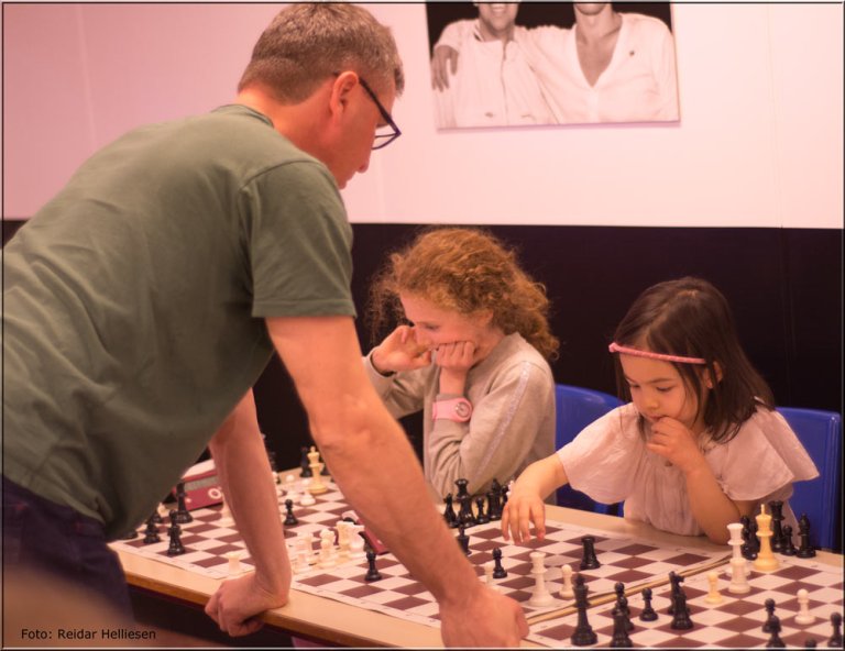 Det gikk fort da Simen Agdestein og Lykke-Merlot spilte mot hverandre. 