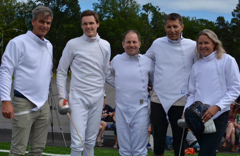 Alle fikk prøve seg mot fektemesteren Bartosz.