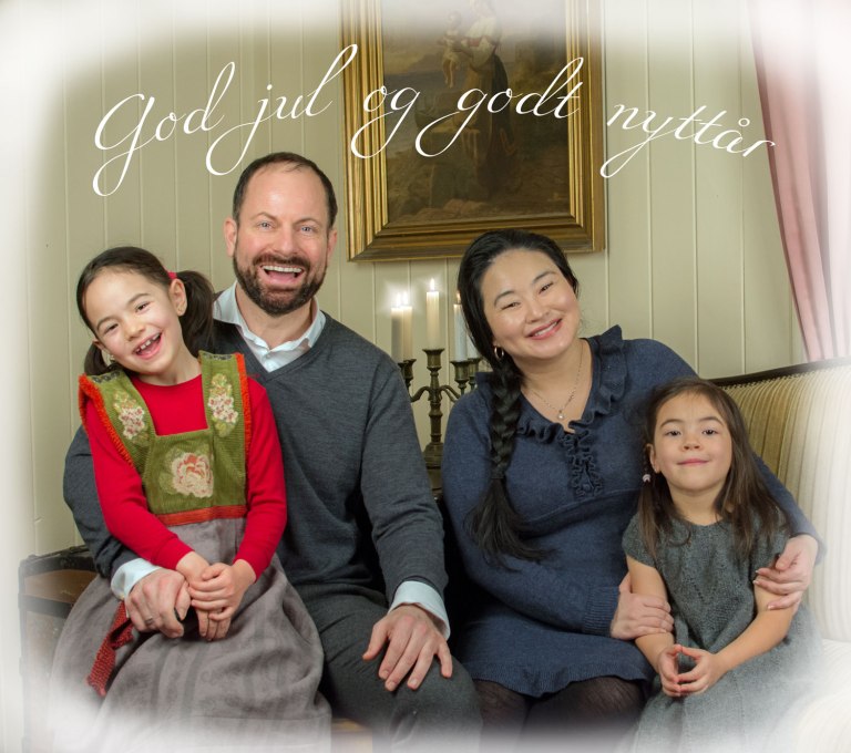 Så var julen her igjen. Vi er heldige i år som får samlet fire av våre jenter og svigerforeldre til en ekte julefeiring i Sandefjord. 