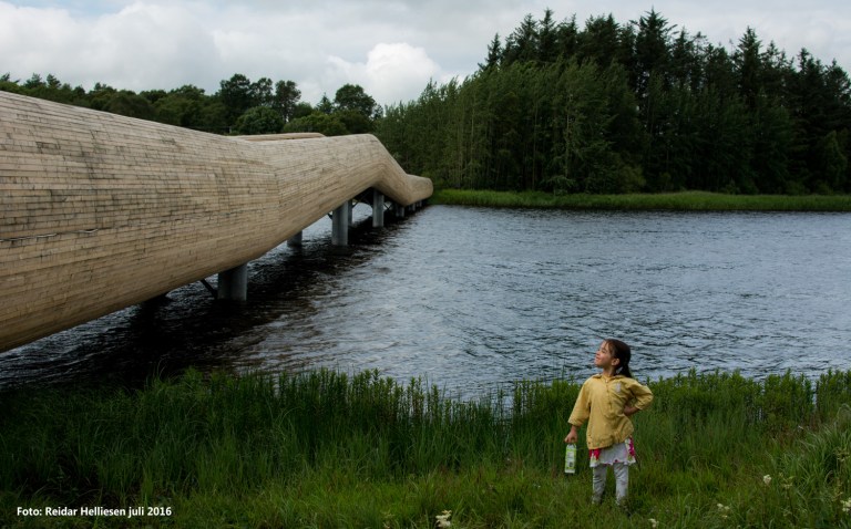Perle-Gamay poserte mer enn villig foran den flotte turbroen på Frøylandsvannet på Jæren. 
